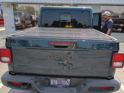 2025 Jeep Gladiator Nighthawk 4x4 *Ltd Avail*