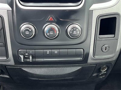 2013 RAM 1500 4WD Crew Cab 5.7 Ft Box Express