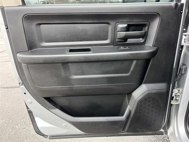 2013 RAM 1500 4WD Crew Cab 5.7 Ft Box Express