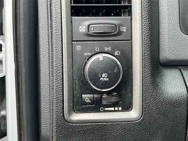 2013 RAM 1500 4WD Crew Cab 5.7 Ft Box Express