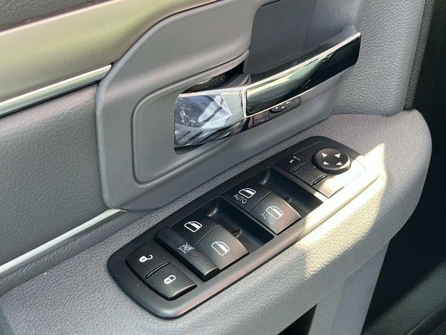 2020 RAM 1500 Classic SLT 4x4 Crew Cab 5'7" Box