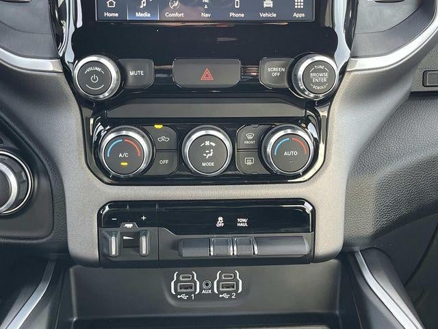 2022 RAM 1500 Big Horn 4x4 Crew Cab 5'7" Box