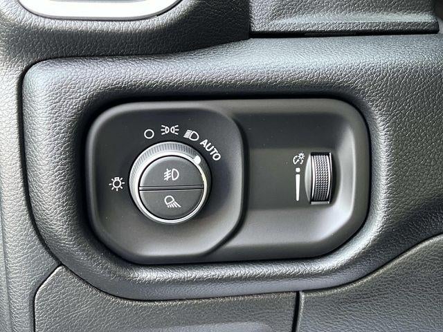 2022 RAM 1500 Big Horn 4x4 Crew Cab 5'7" Box