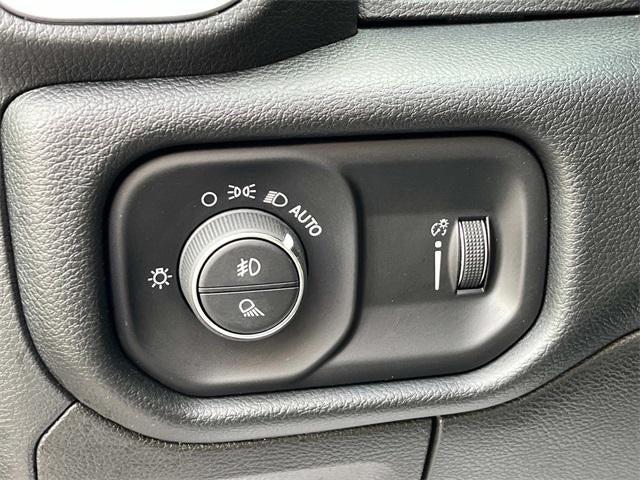 2022 RAM 1500 Big Horn 4x4 Crew Cab 5'7" Box