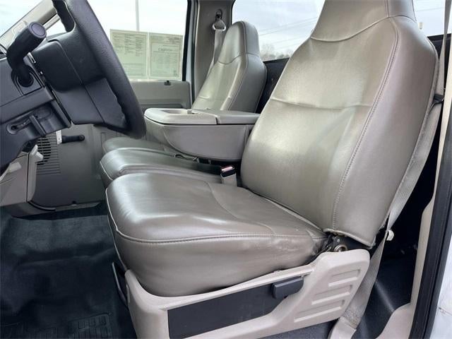 2008 Ford Super Duty F-550 DRW 2WD Reg Cab 141" WB 60" CA XL