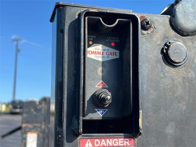 2017 Ford Super Duty F-350 DRW XL 2WD Reg Cab 145" WB 60" CA