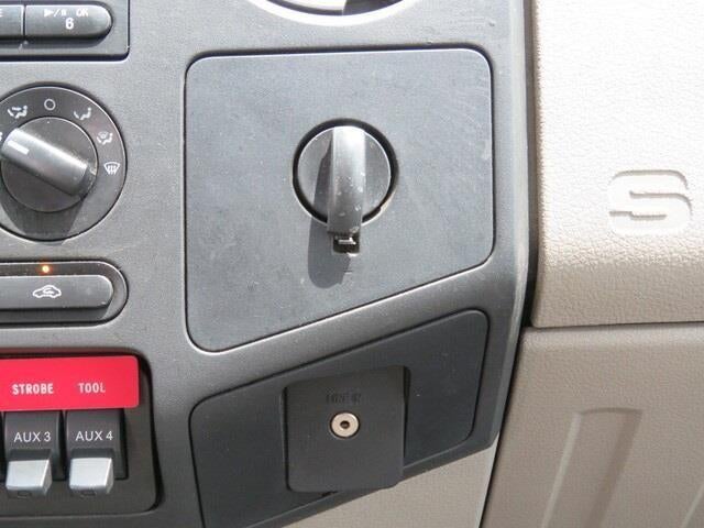 2008 Ford Super Duty F-450 DRW 4WD Crew Cab 176" WB 60" CA XL