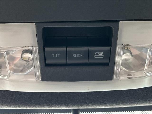 2011 Ford Super Duty F-250 SRW 4WD Crew Cab 6-3/4 Ft Box Lariat