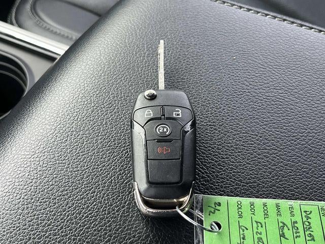 2022 Ford Super Duty F-250 SRW LARIAT 4WD Crew Cab 6.75' Box