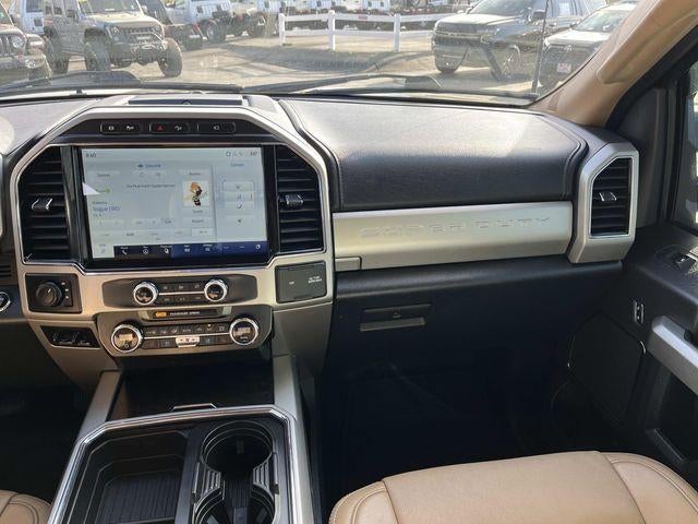 2022 Ford Super Duty F-350 DRW LARIAT 4WD Crew Cab 8' Box