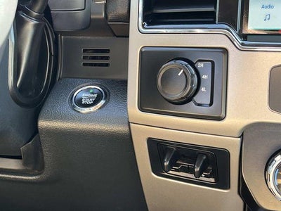 2022 Ford Super Duty F-350 DRW LARIAT 4WD Crew Cab 8' Box