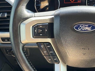 2022 Ford Super Duty F-350 DRW LARIAT 4WD Crew Cab 8' Box