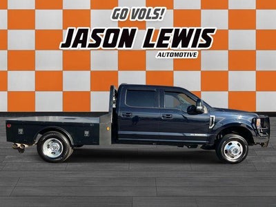 2022 Ford Super Duty F-350 DRW LARIAT 4WD Crew Cab 8' Box