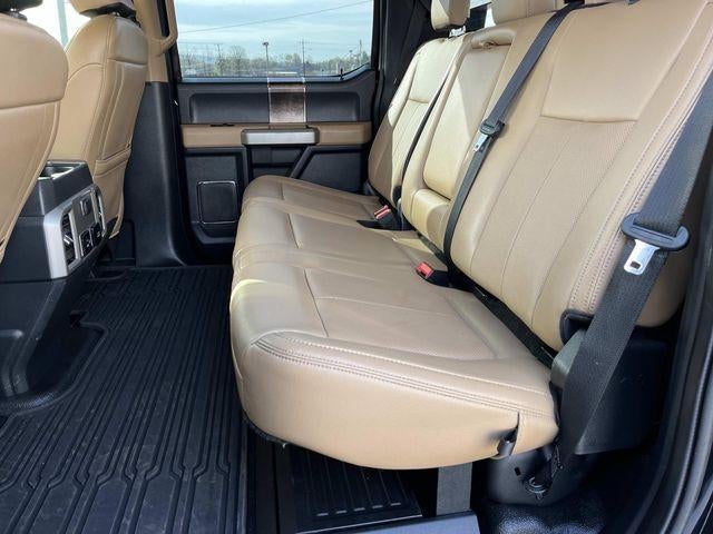 2022 Ford Super Duty F-350 DRW LARIAT 4WD Crew Cab 8' Box