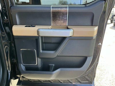 2022 Ford Super Duty F-350 DRW LARIAT 4WD Crew Cab 8' Box