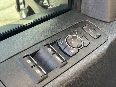 2022 Ford Super Duty F-350 DRW LARIAT 4WD Crew Cab 8' Box