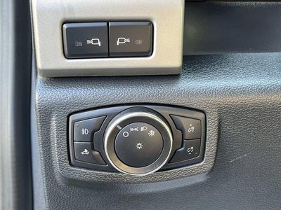 2022 Ford Super Duty F-350 DRW LARIAT 4WD Crew Cab 8' Box