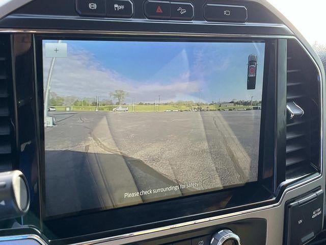2022 Ford Super Duty F-350 DRW LARIAT 4WD Crew Cab 8' Box