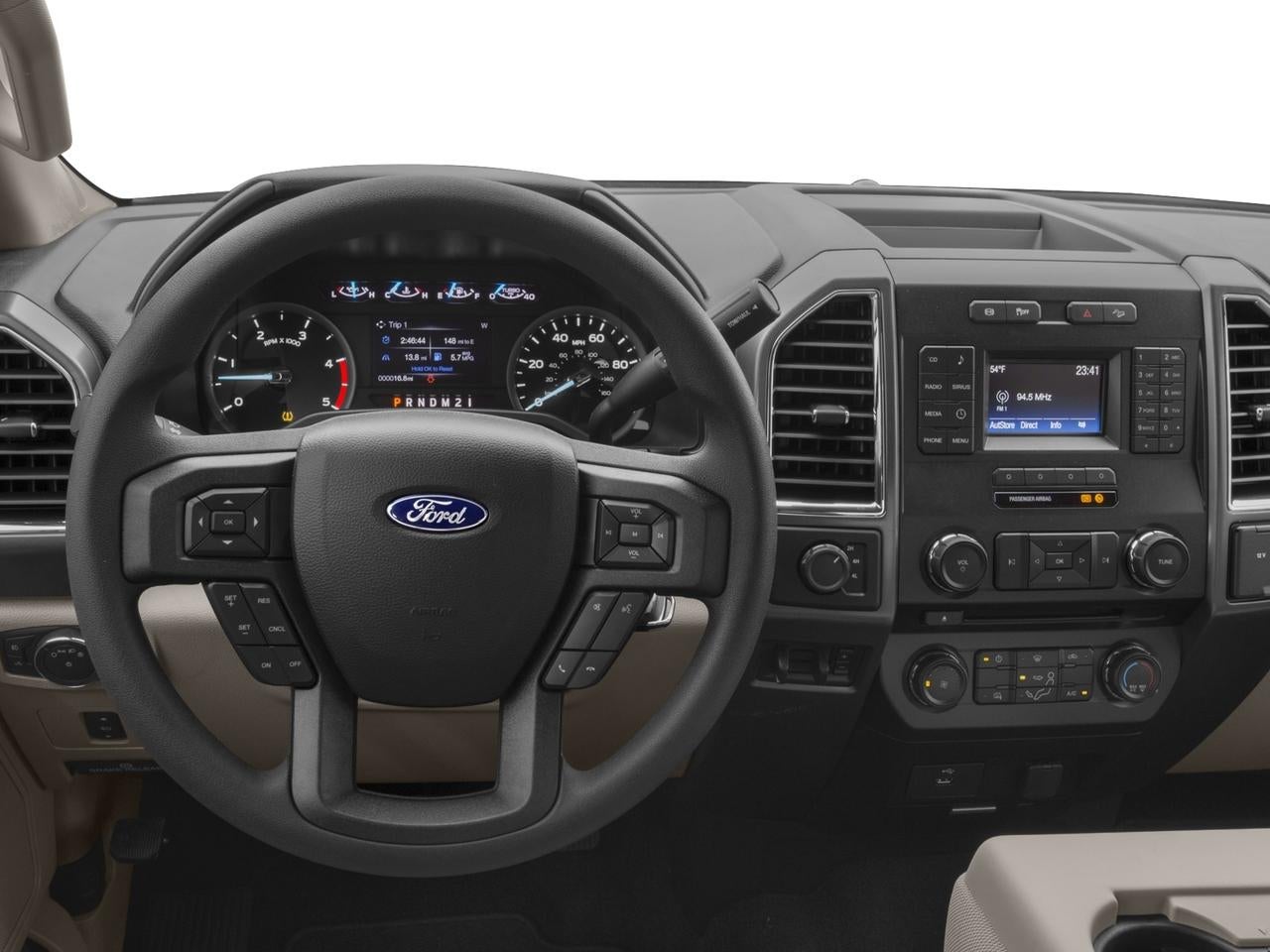 2017 Ford Super Duty F-350 DRW XLT 4WD Crew Cab 8' Box