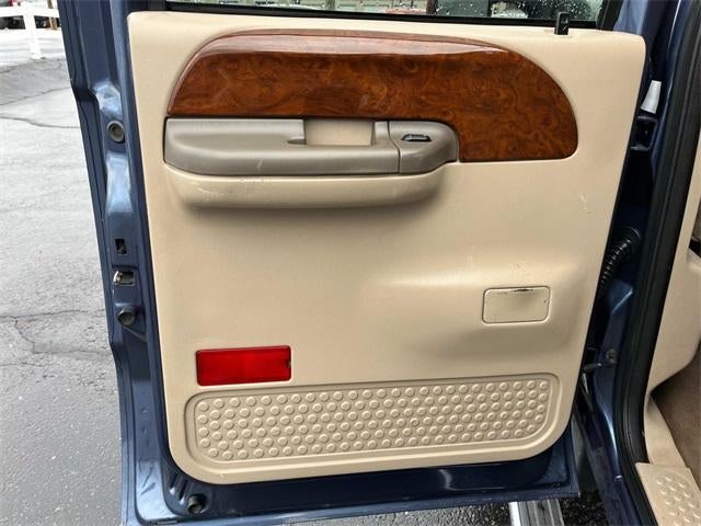 2004 Ford Super Duty F-350 SRW Lariat