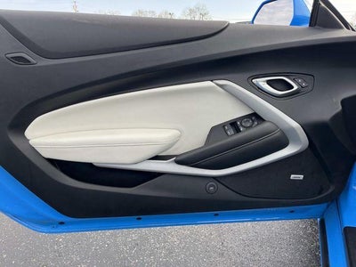 2022 Chevrolet Camaro 2dr Convertible 2LT