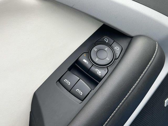 2022 Chevrolet Camaro 2dr Convertible 2LT