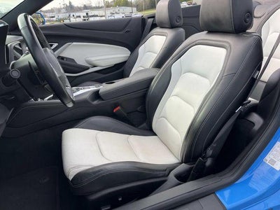2022 Chevrolet Camaro 2dr Convertible 2LT
