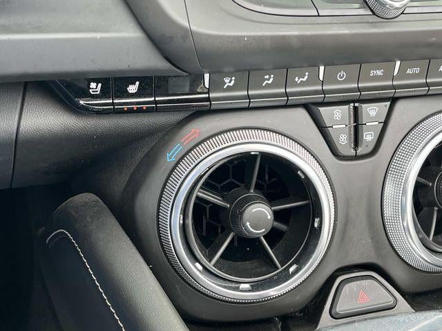 2022 Chevrolet Camaro 2dr Convertible 2LT