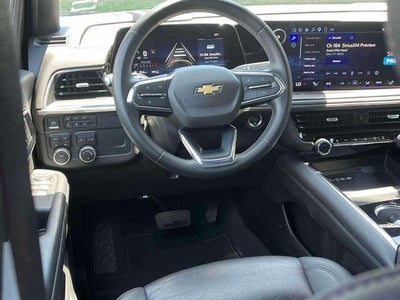 2025 Chevrolet Suburban 4WD LT
