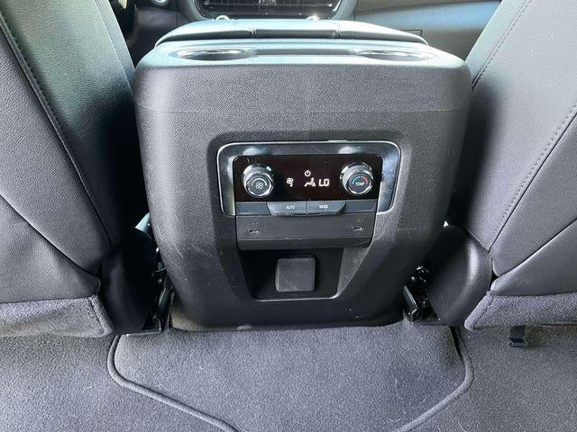 2025 Chevrolet Suburban 4WD LT