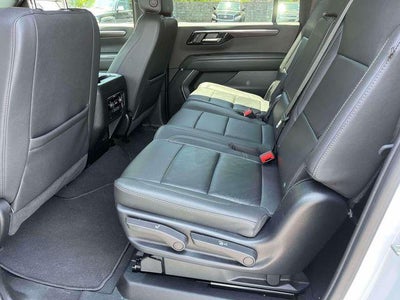 2025 Chevrolet Suburban 4WD LT