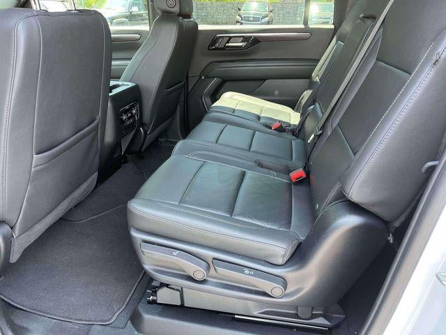 2025 Chevrolet Suburban 4WD LT