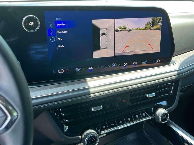 2025 Chevrolet Suburban 4WD LT