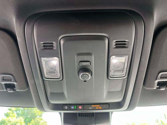 2025 Chevrolet Suburban 4WD LT