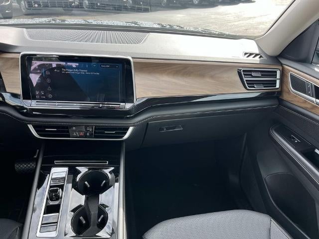 2025 Volkswagen Atlas 2.0T SE w/Technology FWD