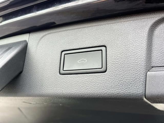 2025 Volkswagen Atlas 2.0T SE w/Technology FWD