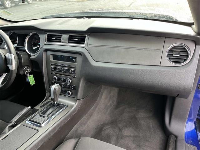 2013 Ford Mustang 2dr Cpe V6