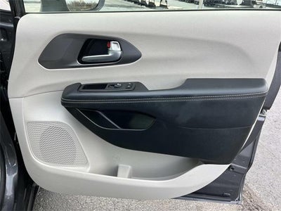 2023 Chrysler Pacifica Touring L FWD