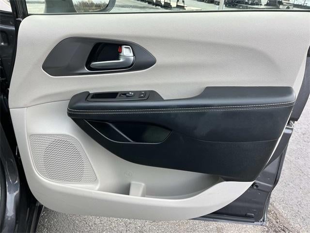 2023 Chrysler Pacifica Touring L FWD