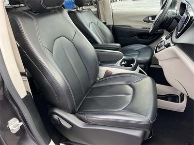 2023 Chrysler Pacifica Touring L FWD