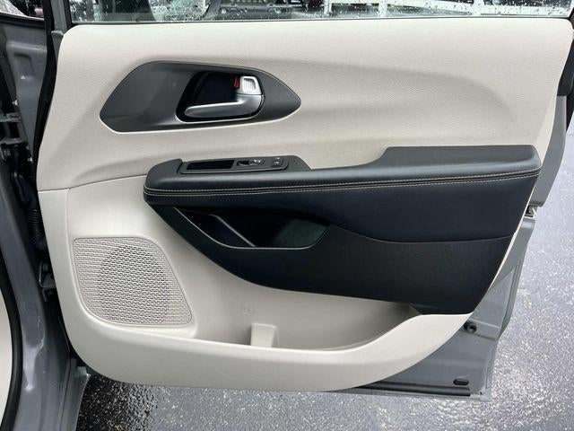 2023 Chrysler Pacifica Touring L FWD