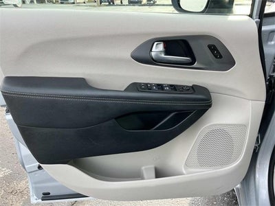 2023 Chrysler Pacifica Touring L FWD