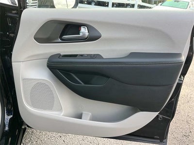 2024 Chrysler Pacifica Touring L FWD