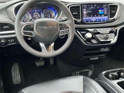 2025 Chrysler Pacifica Select FWD