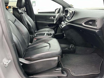 2025 Chrysler Pacifica Select FWD