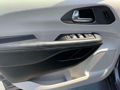 2023 Chrysler Pacifica Touring L FWD