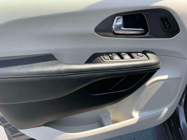 2023 Chrysler Pacifica Touring L FWD