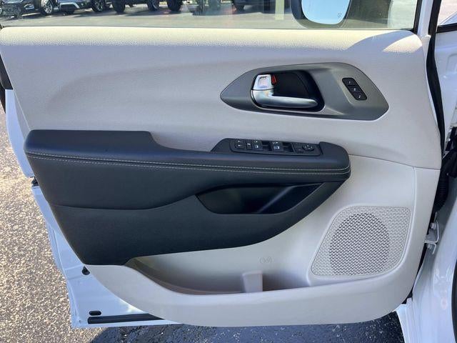 2023 Chrysler Pacifica Touring L FWD