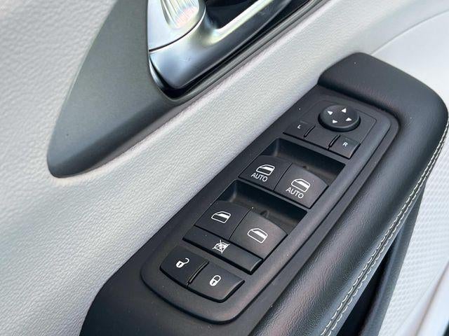 2023 Chrysler Pacifica Touring L FWD