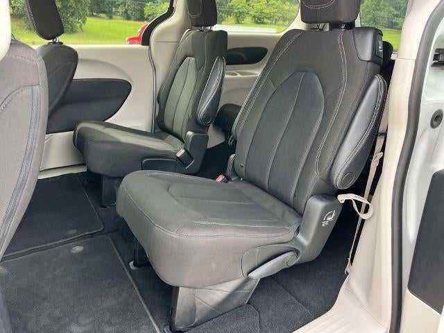 2023 Chrysler Voyager LX FWD
